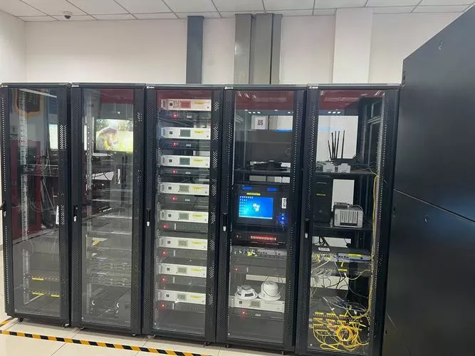 Ako slaboprúdový kabinet zlepšuje integráciu systému?