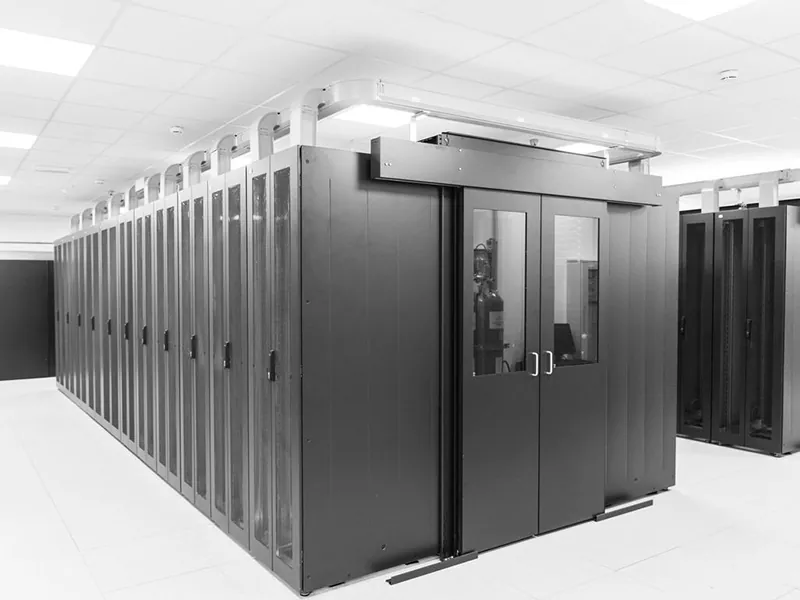 Uzavretá skriňa so studenou uličkou